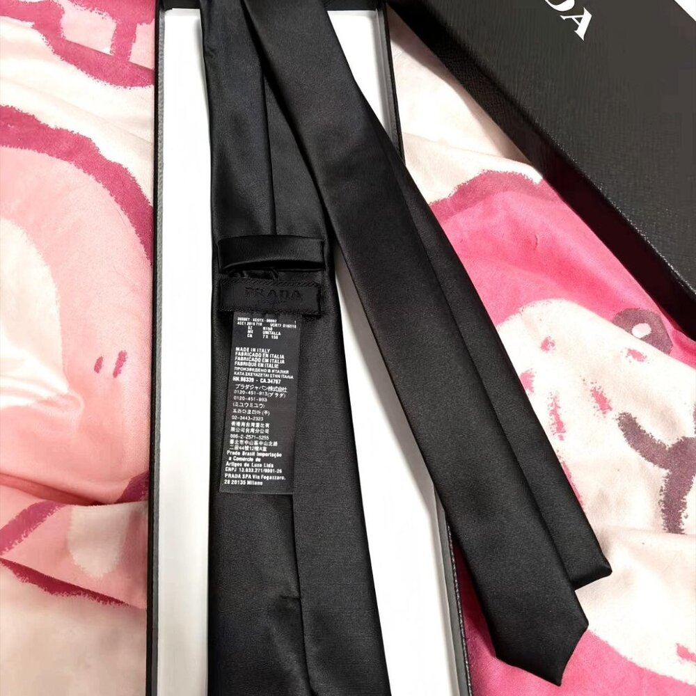 PRADA Black Tie - Picture 5 of 7